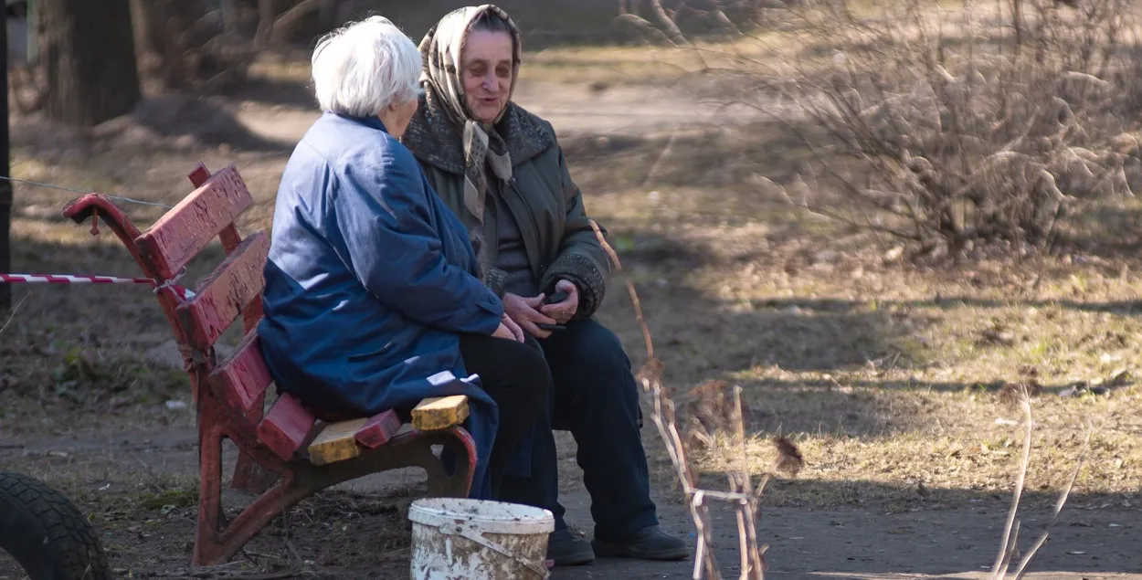 Пенсіянеры на лавачцы
