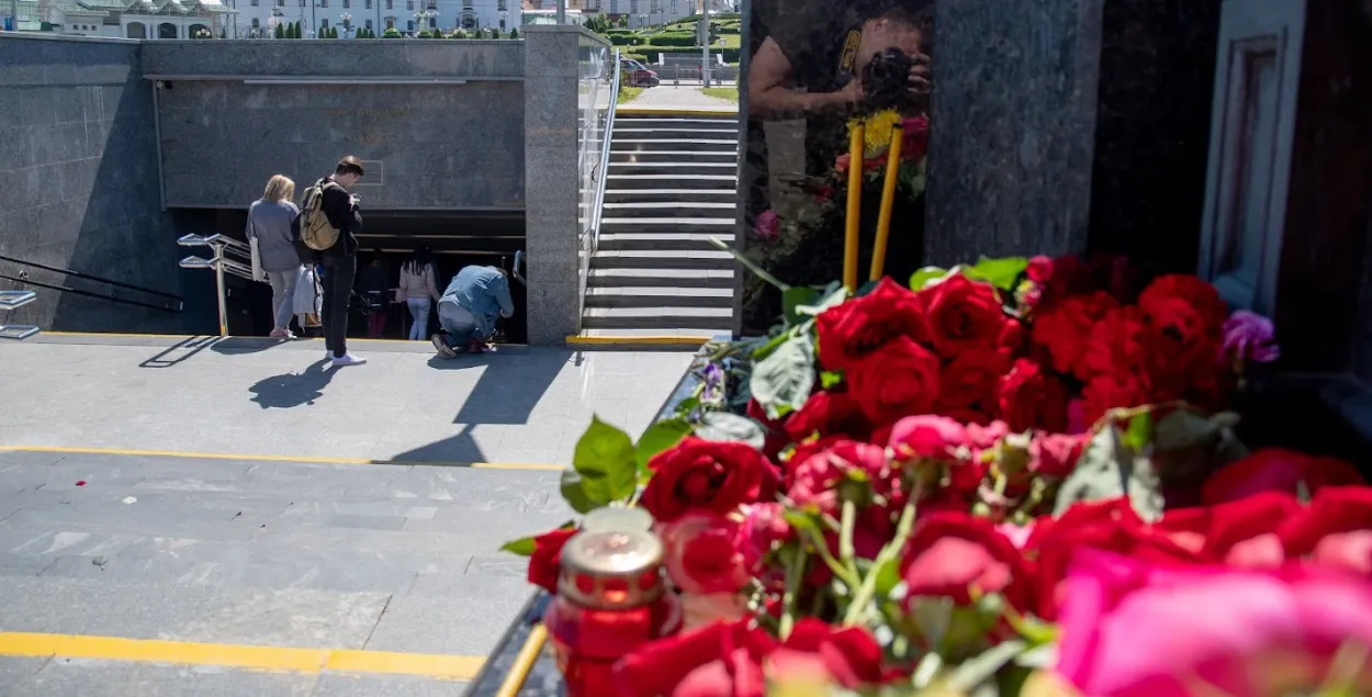 Помнік на месцы трагедыі на станцыі метро "Няміга"
