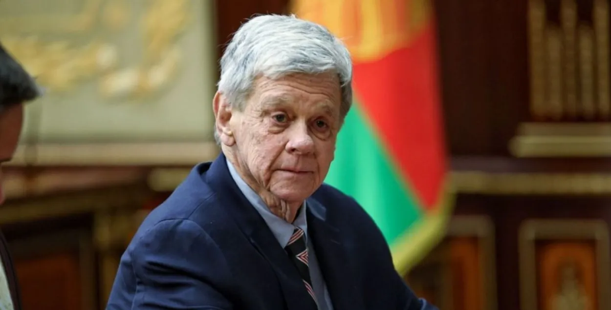 Джон Коўл падчас візіту ў Беларусь
