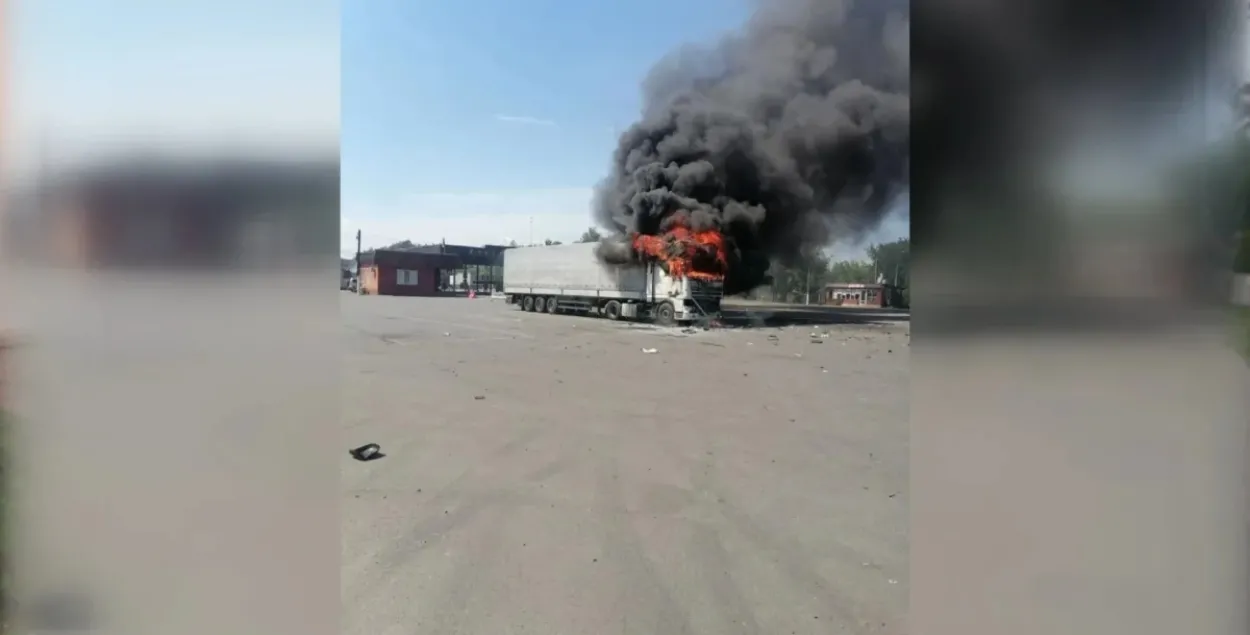 Атака дрона пашкодзіла беларускія фуры

