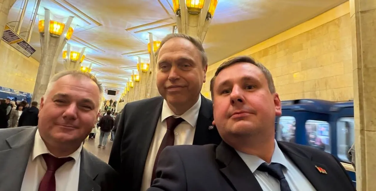 Чыноўнікі ў метро
