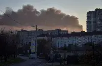 Слуп дыму ў Львове пасля расійскай ракетнай атакі, 15 лістапада 2022-га / reuters.com
