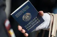 Па абноўленым законе пра грамадзянства паведамляць пра свой замежны ВНЖ трэба з 11 ліпеня / odessa-journal
