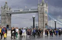 Чарга развітацца з каралевай каля Таўэрскага маста / AP&nbsp;
