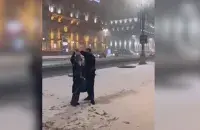 Танцы на снезе / Скрыншот з відэа
