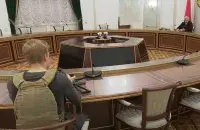Николай Лукашенко с автоматом / "Пул первого"