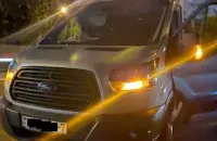 Мікрааўтобус, на якім Марыю Калеснікаву звезлі ад штаба Святланы Ціханоўскай