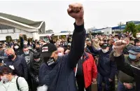 Сергей Тихановский на избирательном пикете в Минске / Еврорадио​