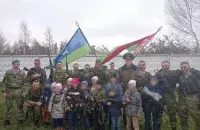 Дзеці са зброй у Мікашэвічах / lnc.by
