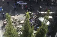 Фота з акна дома, на цокальным паверсе якога знаходзіцца кафэ. Фота: "Новая газета".