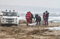 У Італіі судна з мігрантамі на борце разбілася аб скалы / reuters.com
