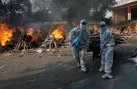 Крэмацыя ахвяраў каранавіруса ў Індыі​&nbsp;/ Reuters