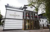 Возле отеля "Мариинский" прорвало трубопровод
