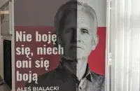 На выставе, прысвечанай Алесю Бяляцкаму
