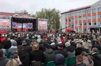 Лукашэнка прапанаваў вырошчваць персікі
