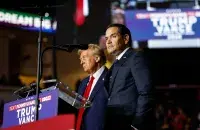 Сенатар Марка Рубіа і Дональд Трамп
