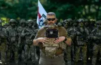 Павел Шурмей з байцамі падраздзялення
