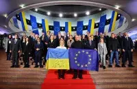 Урсула фон дэр Ляен з украінскім сцягам
