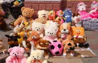 Продаж цацак на вакзале ў Жлобіне
