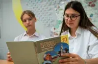 "Быццам Беларусь — частка Расіі". У што ператвараюць урокі гісторыі ў школах
