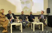 Алег Дунда другі справа, з мікрафонам
