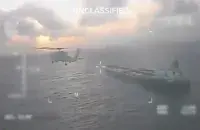 Американский вертолёт над танкером
