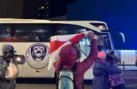 Сустрэча аўтобуса з экс-палітвязнямі
