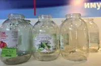 Слоікі ў краме канфіскату
