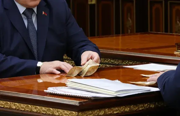 Леанід Заяц прынёс новыя цукеркі / president.gov.by