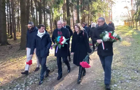 Дыпламаты ў Курапатах / https://www.facebook.com/EUinBelarus/
