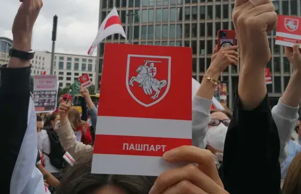 Чтобы сделать новый паспорт, нужно решить еще много проблем / belsat.eu
