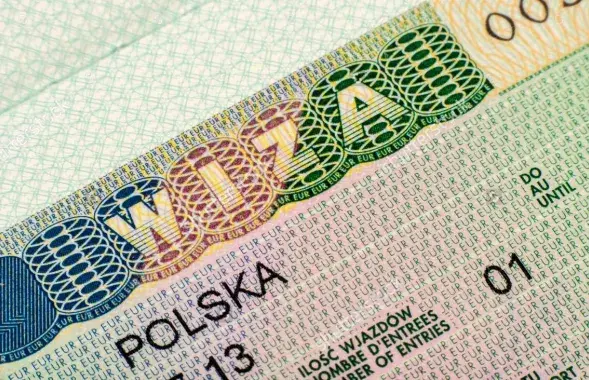 Документы на гуманитарные визы принимают визовые центры только в Бресте, Барановичах и Пинске / vr.by
