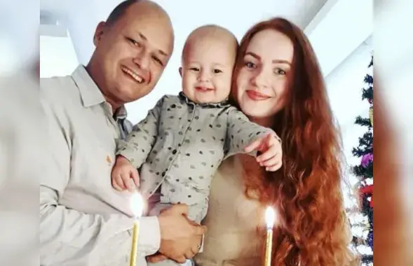 Беларуска Аляксандра Акпінар з мужам і сынам
