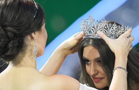 Пераможцы "Міс Беларусь" Марыя Васілевіч і Дар'я Ганчарэвіч / onliner.by
