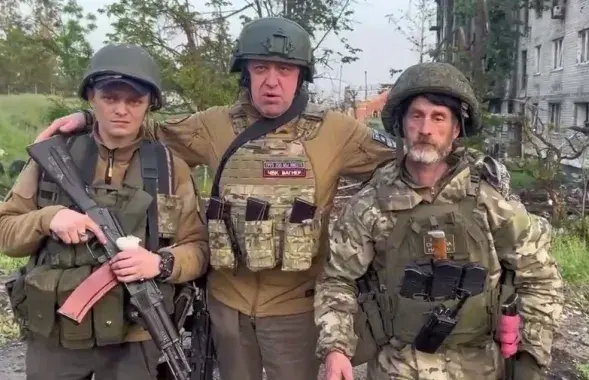 Глава ЧВК “Вагнер” Евгений Пригожин со своими подчинёнными / nsn.fm
