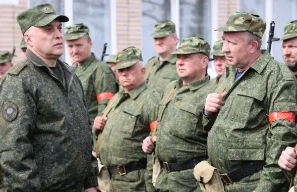 Дзяржсакратар Савета бяспекі Аляксандр Вальфовіч з прадстаўнікамі тэрабароны Глівінскага сельсавета / Міністэрства абароны
