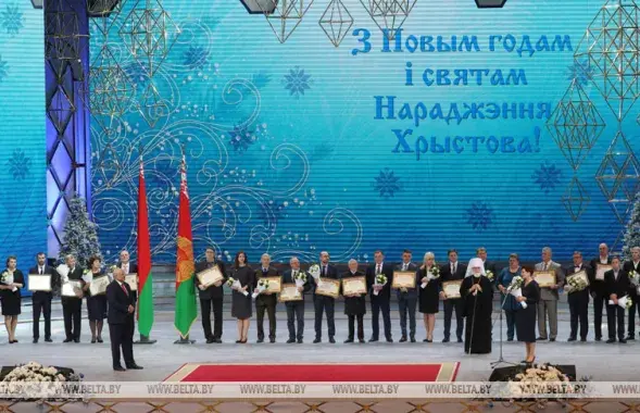 Александр Лукашенко во время вручения премий / БЕЛТА​
