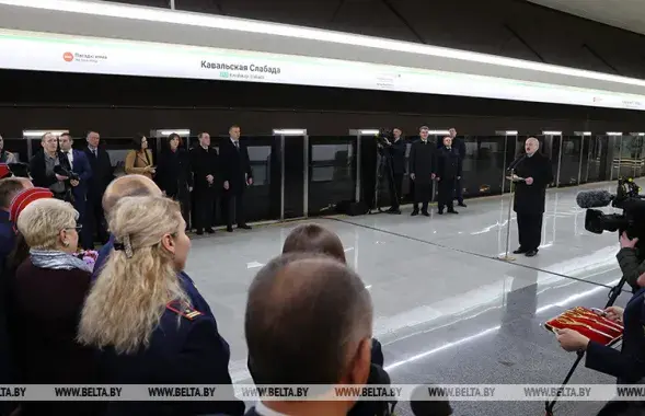 Александр Лукашенко на станции "Ковальская Слобода", 6 ноября 2020-го / БЕЛТА​