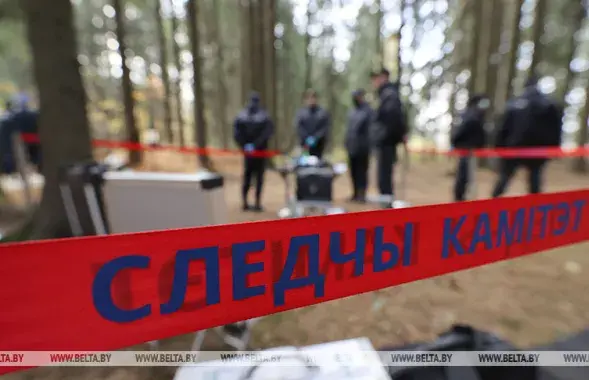 Сотрудники Следственного комитета на месте расстрела нацистами мирного населения / БЕЛТА​
