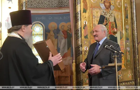 Протоиерей Андрей Лемешонок и Александр Лукашенко / БЕЛТА