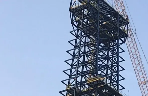 Вежа на заводзе "Нафтан" / Еўрарадыё
