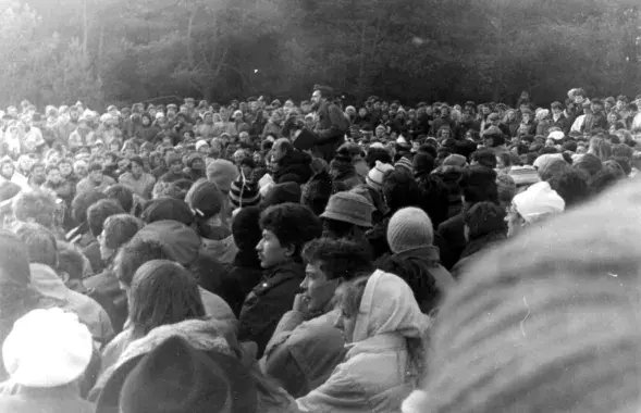 Первая массовая несанкционированная уличная акция в Минске, октябрь 1988 года.​