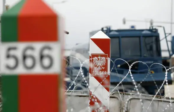 "Это действительно жертва, так как из-за ликвидации этого пропуска страдают и белорусские, и польские транспортные компании".
