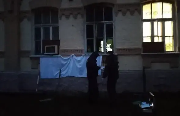 На снимке не видна надпись "Возмездие!" под окном / sk.gov.by​