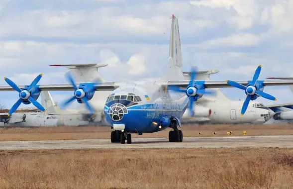 Ан-12 упал при заходе на посадку / flymotorsich.com, иллюстративный снимок​