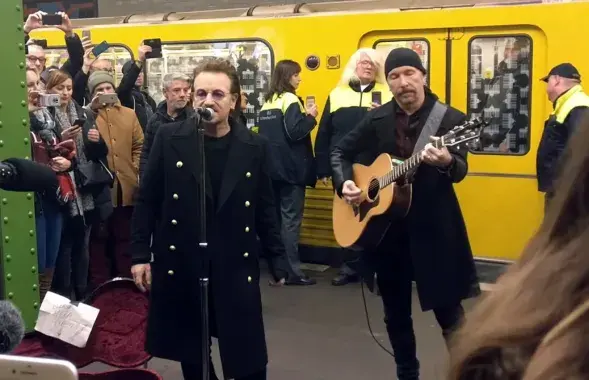 Скрин из видео выступления