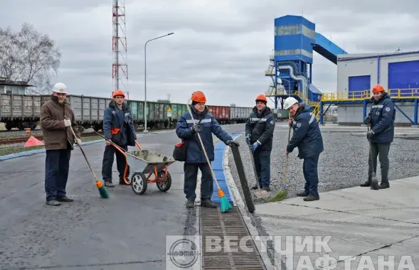 Субботник на "Нафтане"​ / gazeta.naftan.by