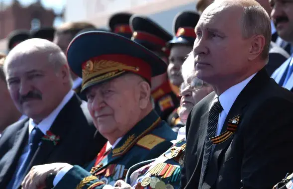 Александр Лукашенко и Владимир Путин на параде в Москве, 24 июня 2020-го / Reuters​