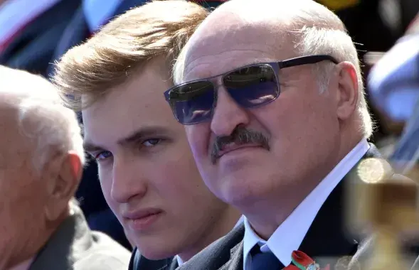 Николай и Александр Лукашенко / Reuters​