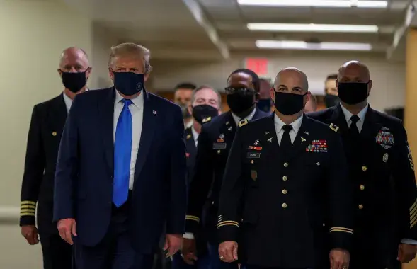 Дональд Трамп среди военных / Reuters